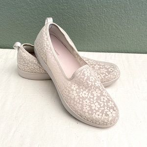 Skechers Archfit women’s flower lace slip-on shoes